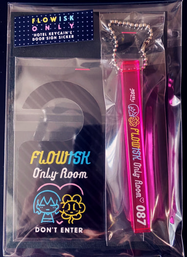 今日Flowiskが泊まるホテルのルームキーホルダー＆ドアサイン風ステッカーSET