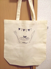 トートバッグと缶バッジのセット