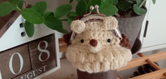 ハンドメイド作品あみぐるみがま口ハリネズミ
