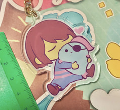 稚魚ちゃん抱っこアクキー